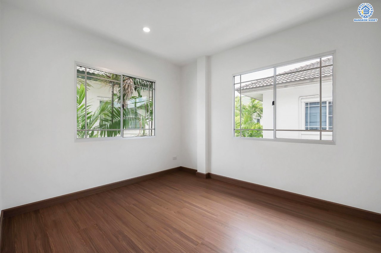 บ้านมือสองตกแต่งใหม่ แบรนด์สุดหรู L&H โครงการ มัณฑนา แจ้งวัฒนะ-ราชพฤกษ์ เนื้อที่ 57.9 ตร.ว. ฟังก์ชัน 3 ห้องนอน 3 ห้องน้ำ จอดรถได้ 2 คัน ทำเลเดินทางเข้า-ออกเมืองสะดวก เชื่อมต่อถนนชัยพฤกษ์แจ้งวัฒนะ ถนนราชพฤกษ์ ใกล้รถไฟฟ้าสายสีชมพู "สถานีปากเกร็ด" ใกล้ "โรบินสันไลฟ์สไตล์"